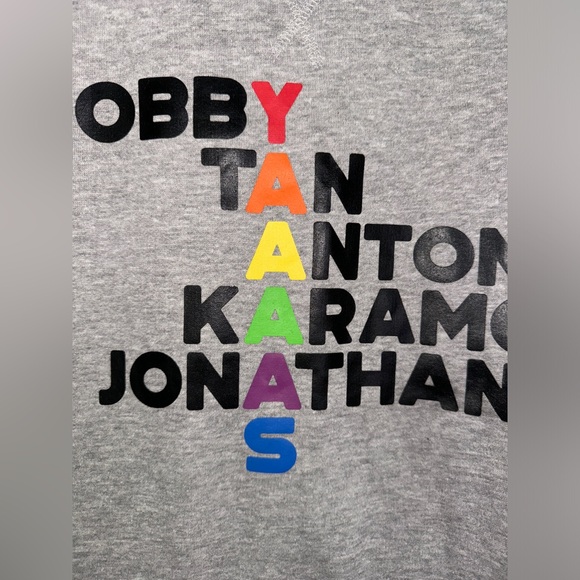 🏳️🌈 NWT! QE Cast Names Embroidered Heart Sweatshirt - Picture 9 of 16